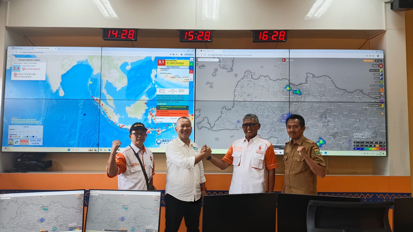 CORE ORARI Banten dan BPBD Banten Tingkatkan Akses Informasi Kebencanaan Lewat Pemasangan Repeater di Gunung Luhur Citorek 